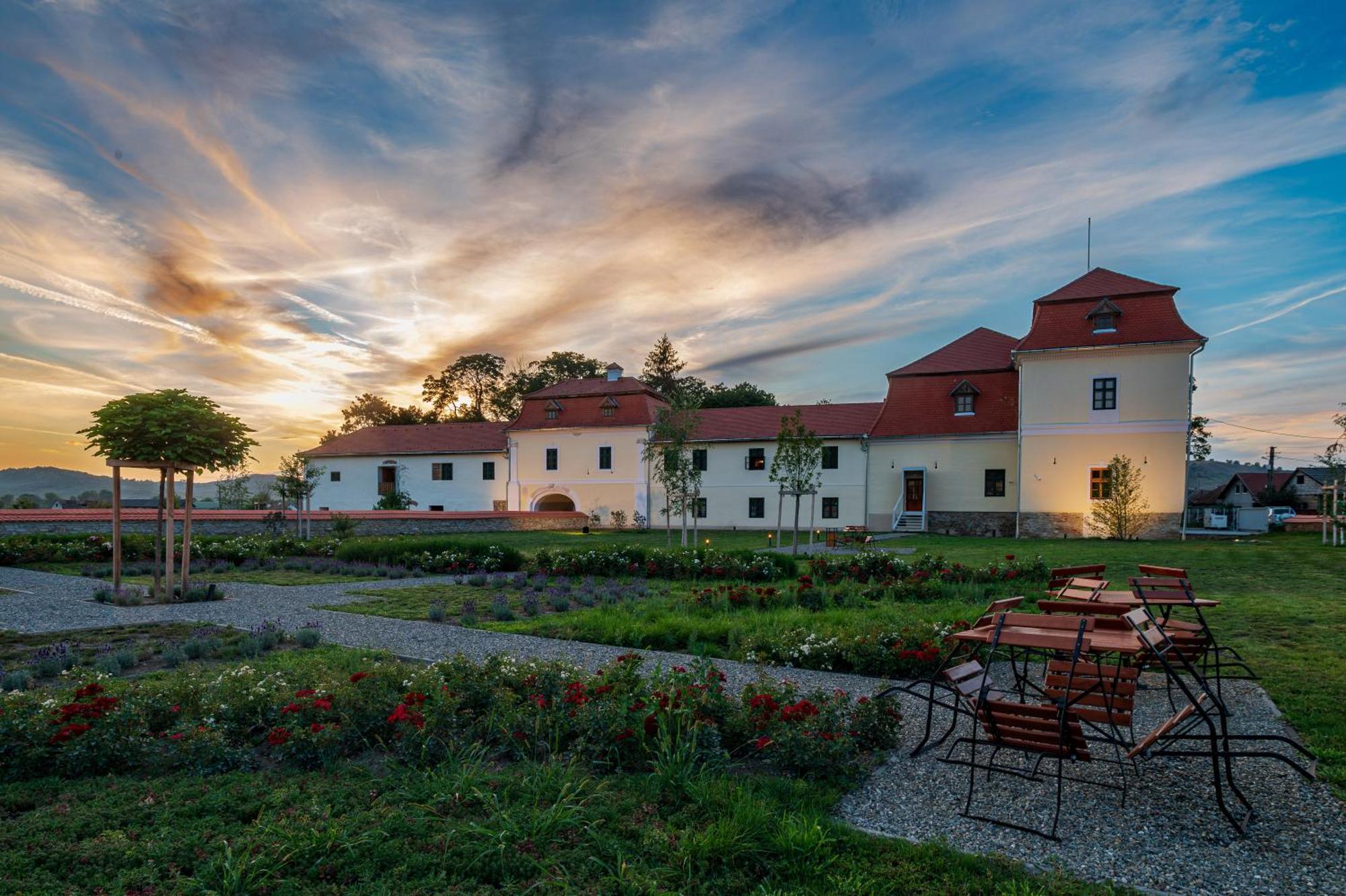 Ugron Castle Fiatfalva Cristuru Secuiesc Luaran gambar